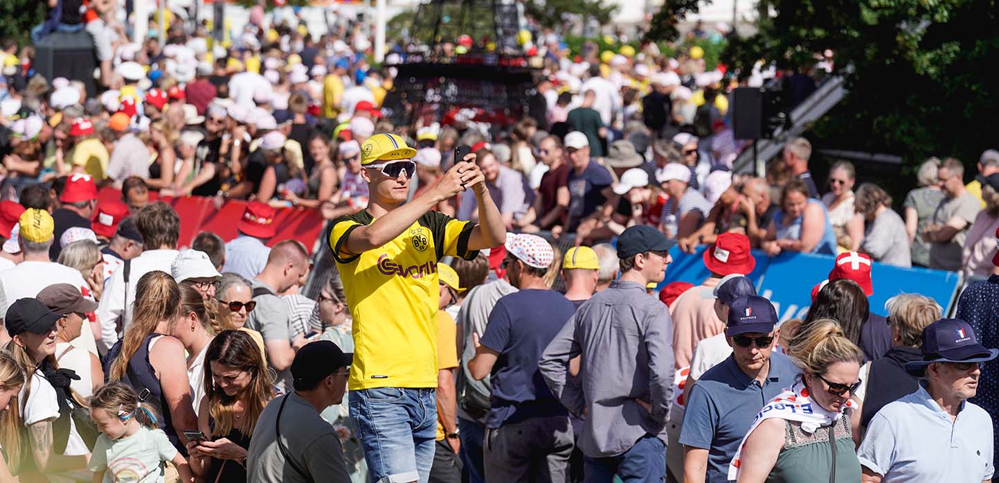 Mennesker ved oplevelsesstederne under Tour de France den 2. juli