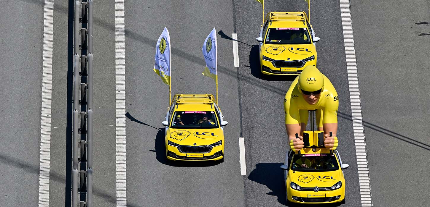 Tour de France Karavane på Storebæltsbroen - Karavanen kørte inden selve løbet og uddelte blandt andet souvenirs og andet