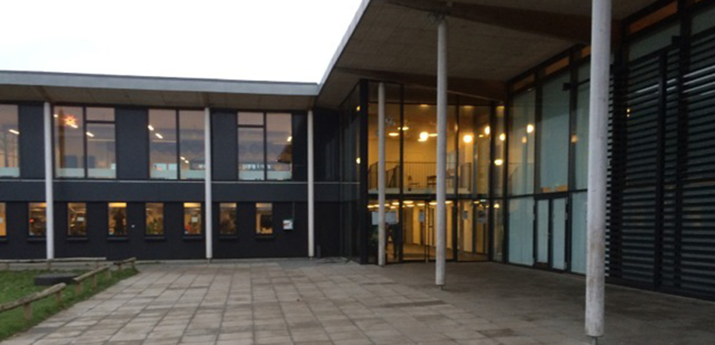 Ullerslev kultur- og idrætscenter er en del af Ullerslev Hallerne, Ullerslev Bibliotek og Vibeskolen.