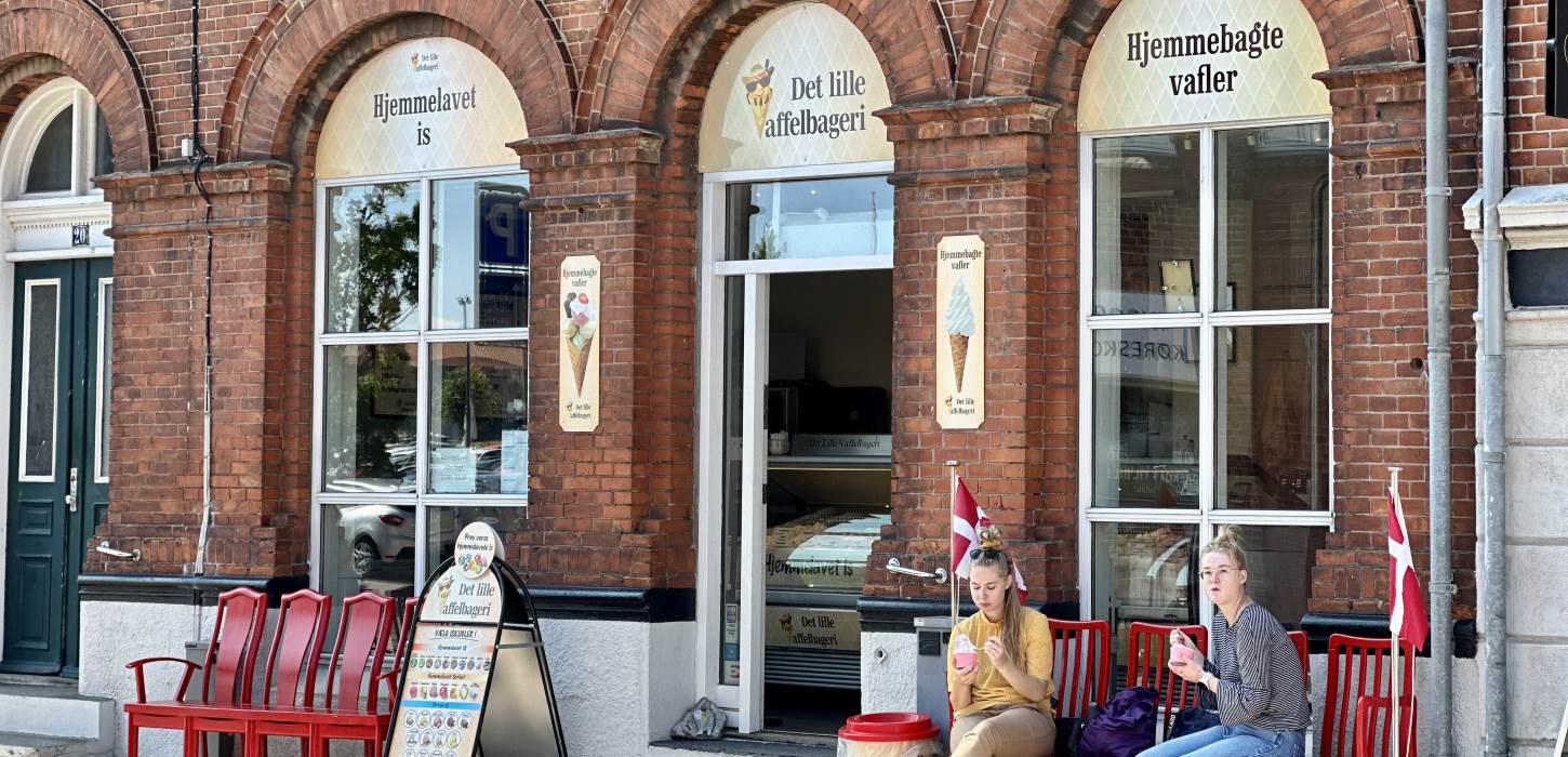 Nyd en is hos Det Lille Vaffelbageri i Nyborg