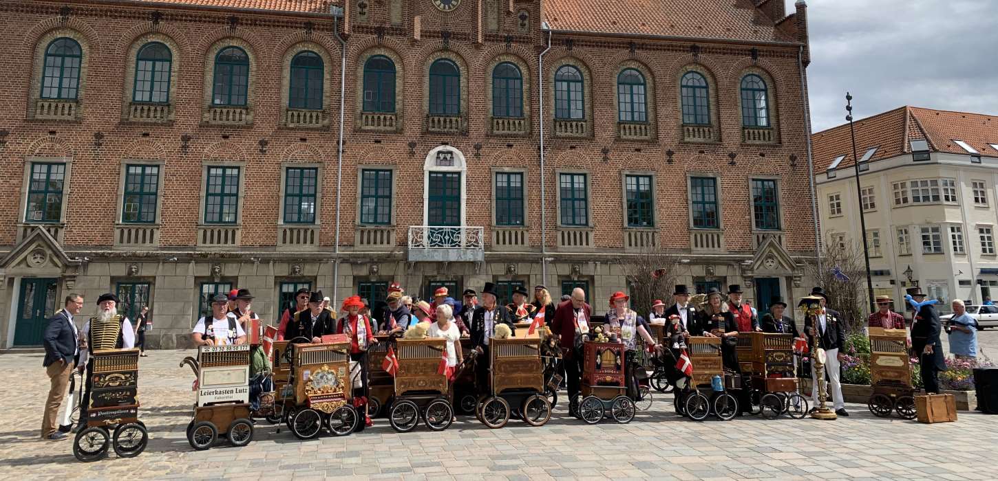 53 lirekassemænd og lirekassekvinder er klar til Lirekassefestival 2023