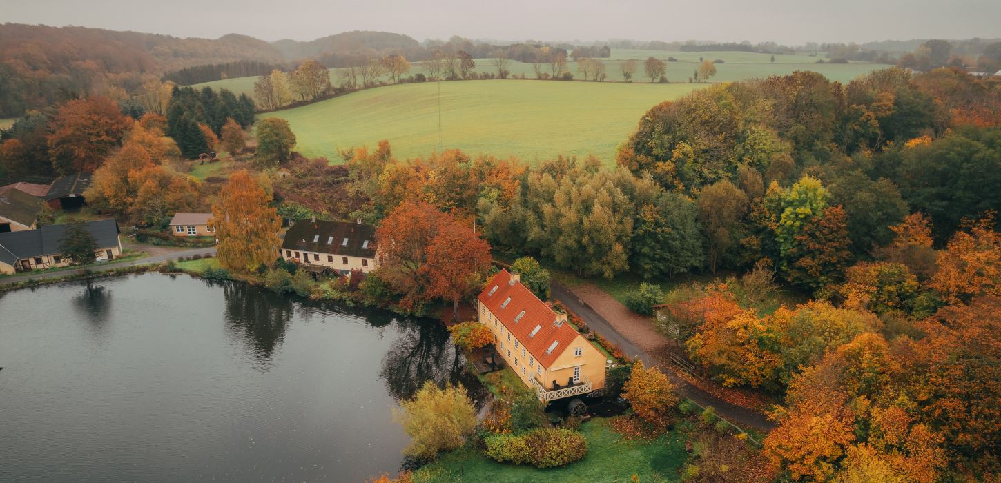 Kongshøj Mølle i flot efterårsvejr