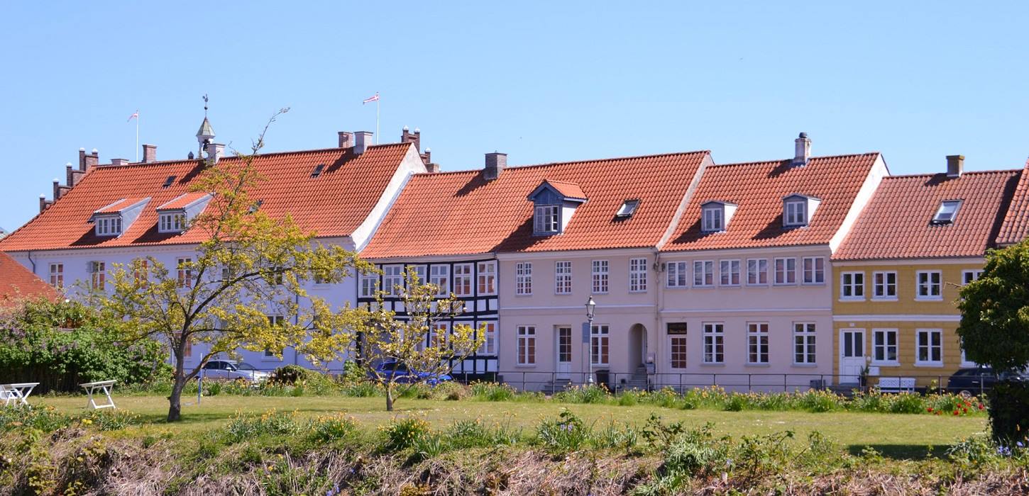 Slotsgade i Nyborg i den friske forårssol