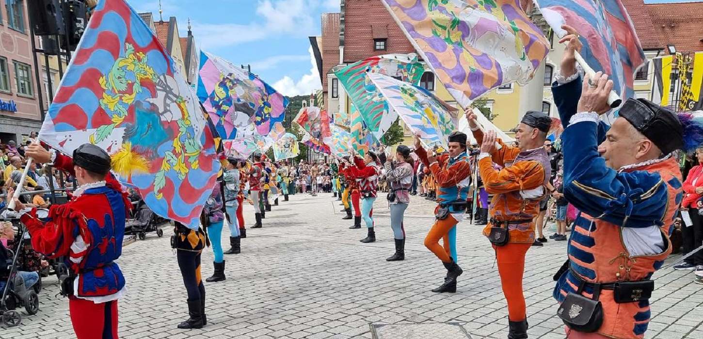 De italienske flagkastere kommer i fuld sving til Danehof i Nyborg