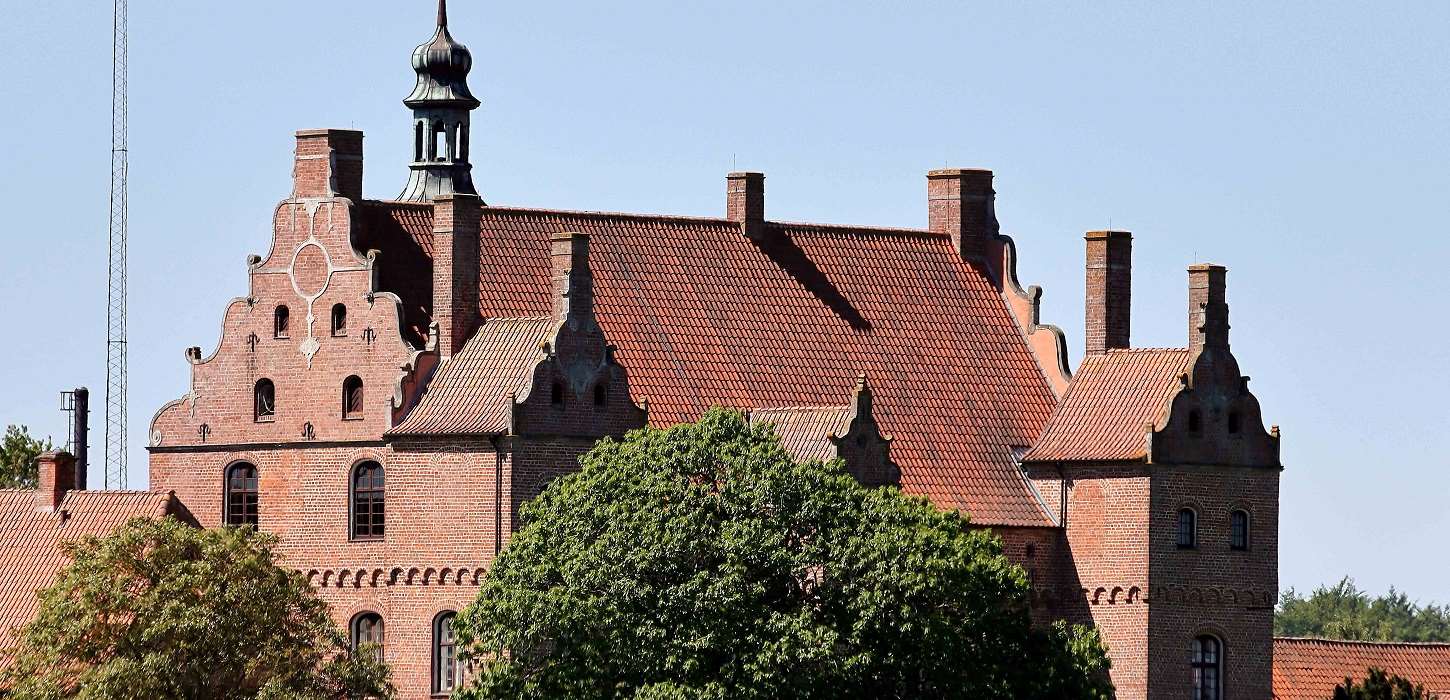 Ørbæklunde er i dag stadig beboet af Lange-slægten